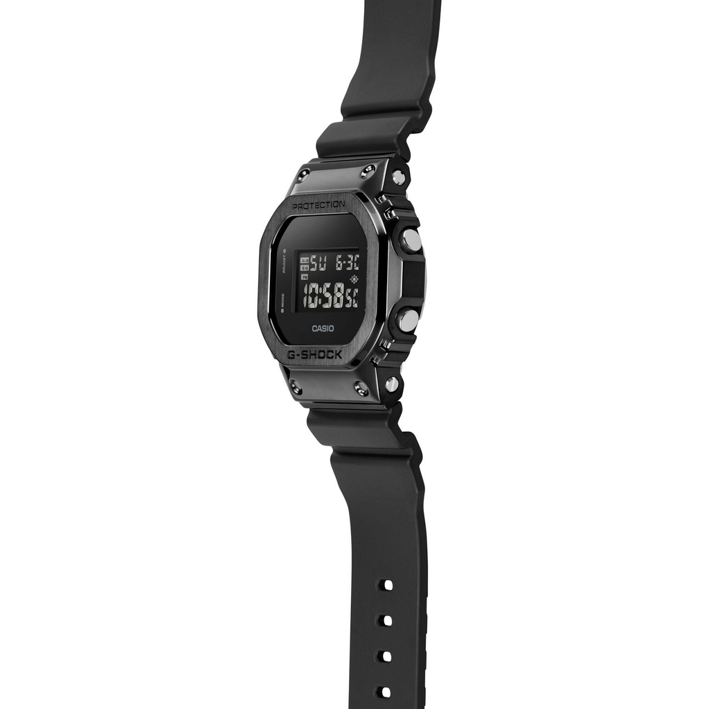 G-Shock Men Metal Watch GM-5600UB-1DR